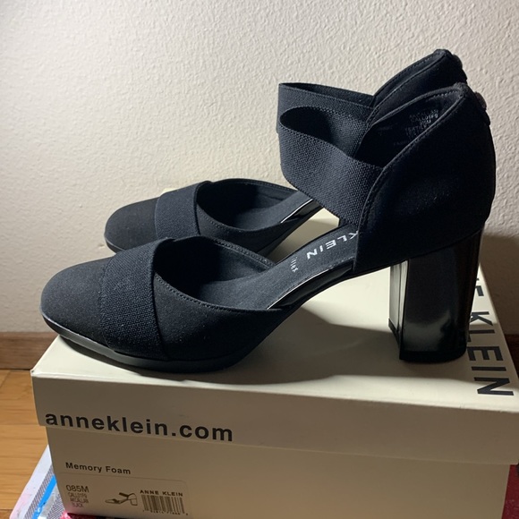 Anne Klein shoes, black, size 81/2, very good condition. They are not leather. - Picture 8 of 9